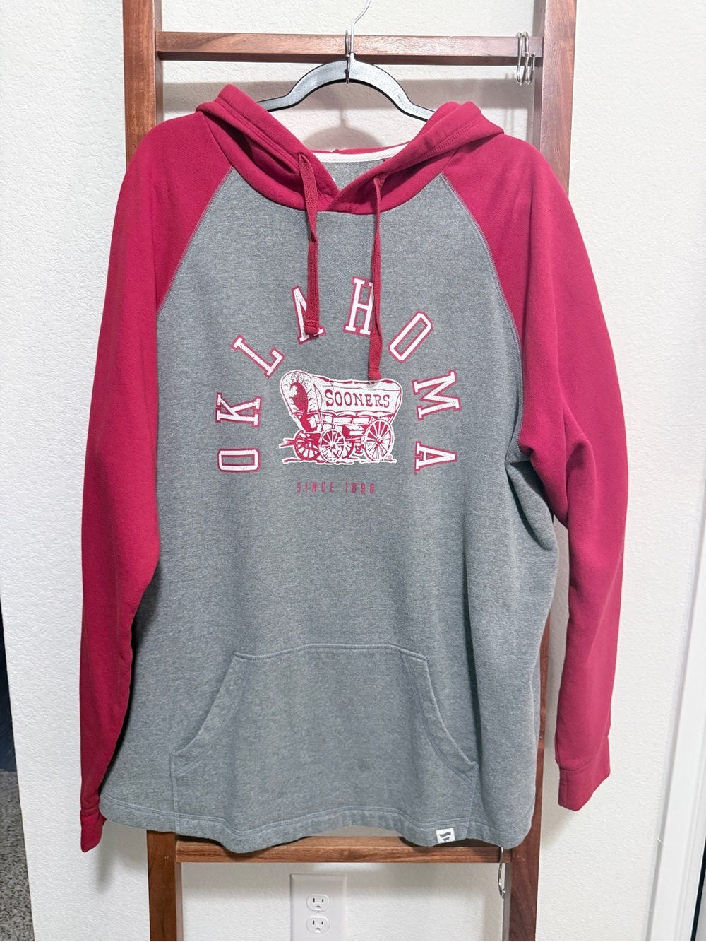 Fanatics Men’s OU Oklahoma Sooners Schooner Grey & Crimson Pullover Hoodie XL